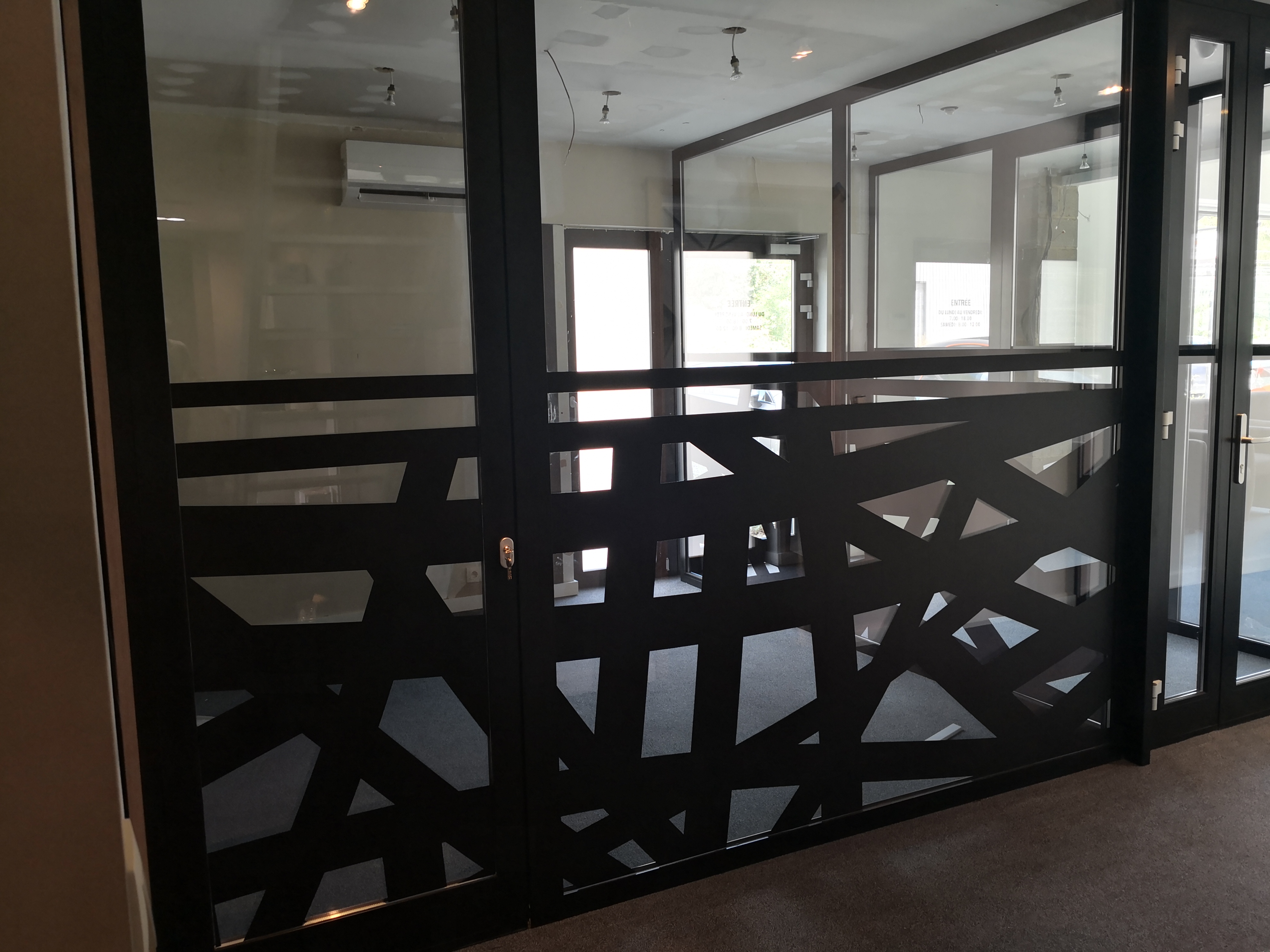 Aménagement bureaux verre sablé